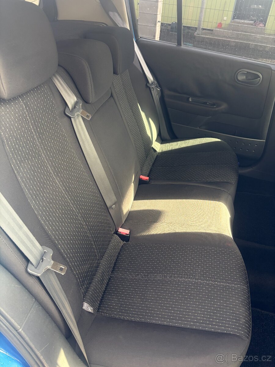 Prodám Renault Megane Hatchback 1.4 72 kW - 16