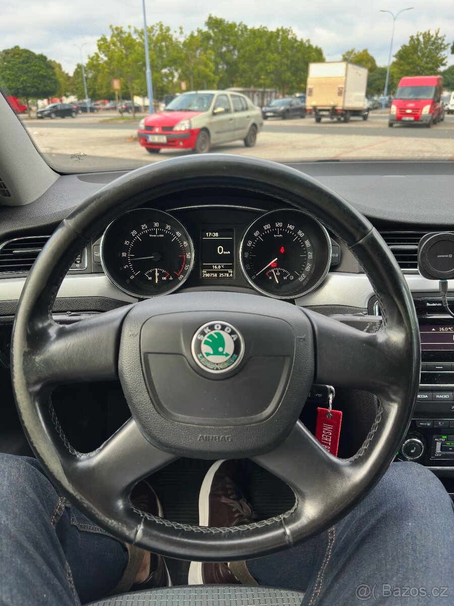 Škoda Superb II 2.0 TDI (2010) - 16