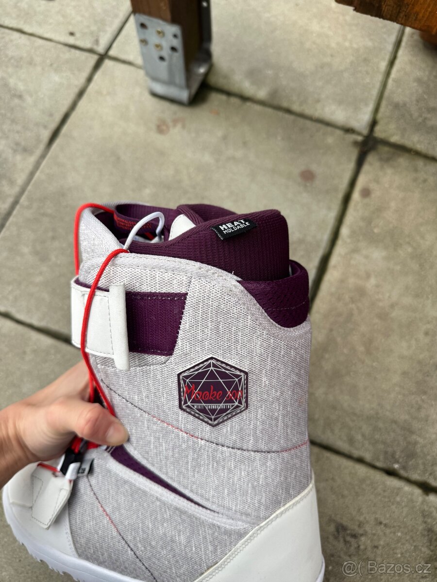 Nový snowboard s vázáním a botami - 16