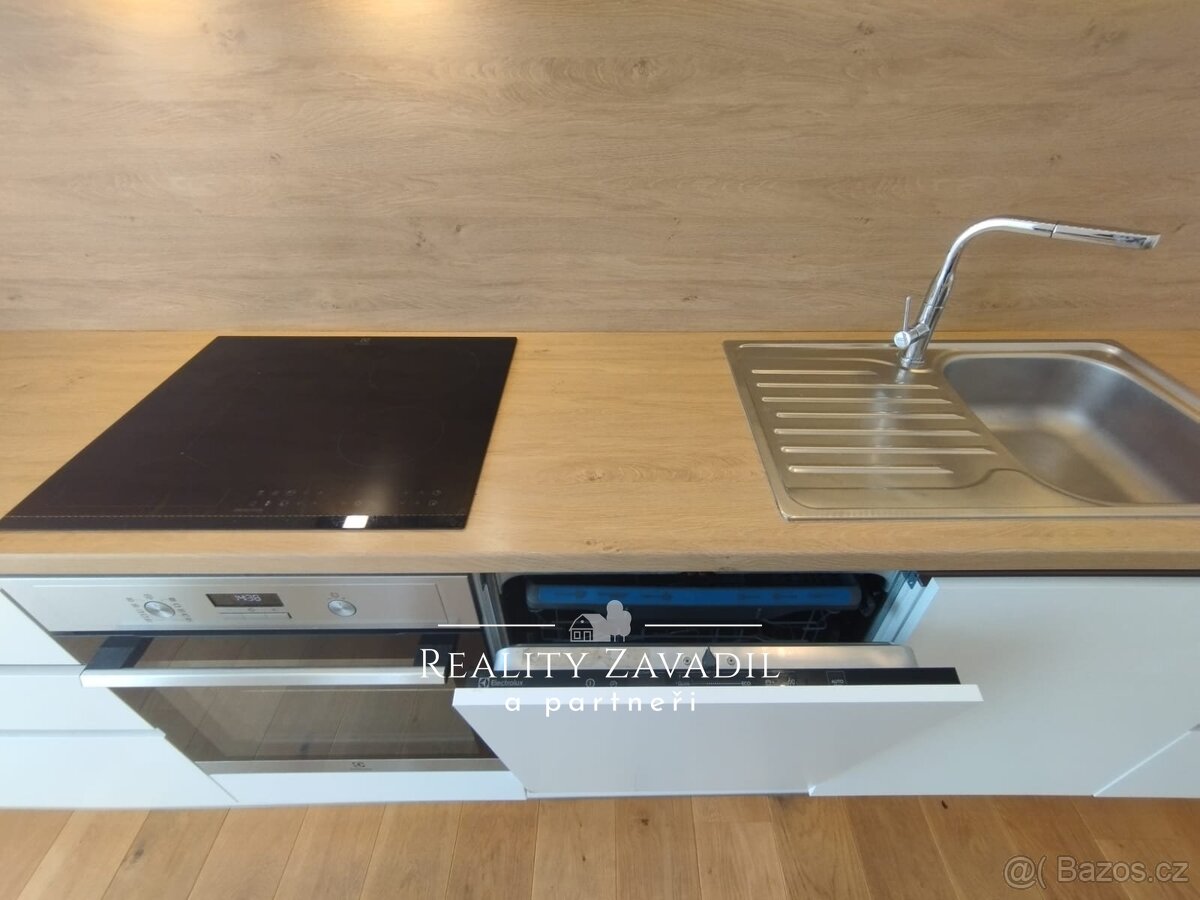 Luxusní byt 2+kk s garáží, zahradou a bazénem – Ledeč nad Sá - 16