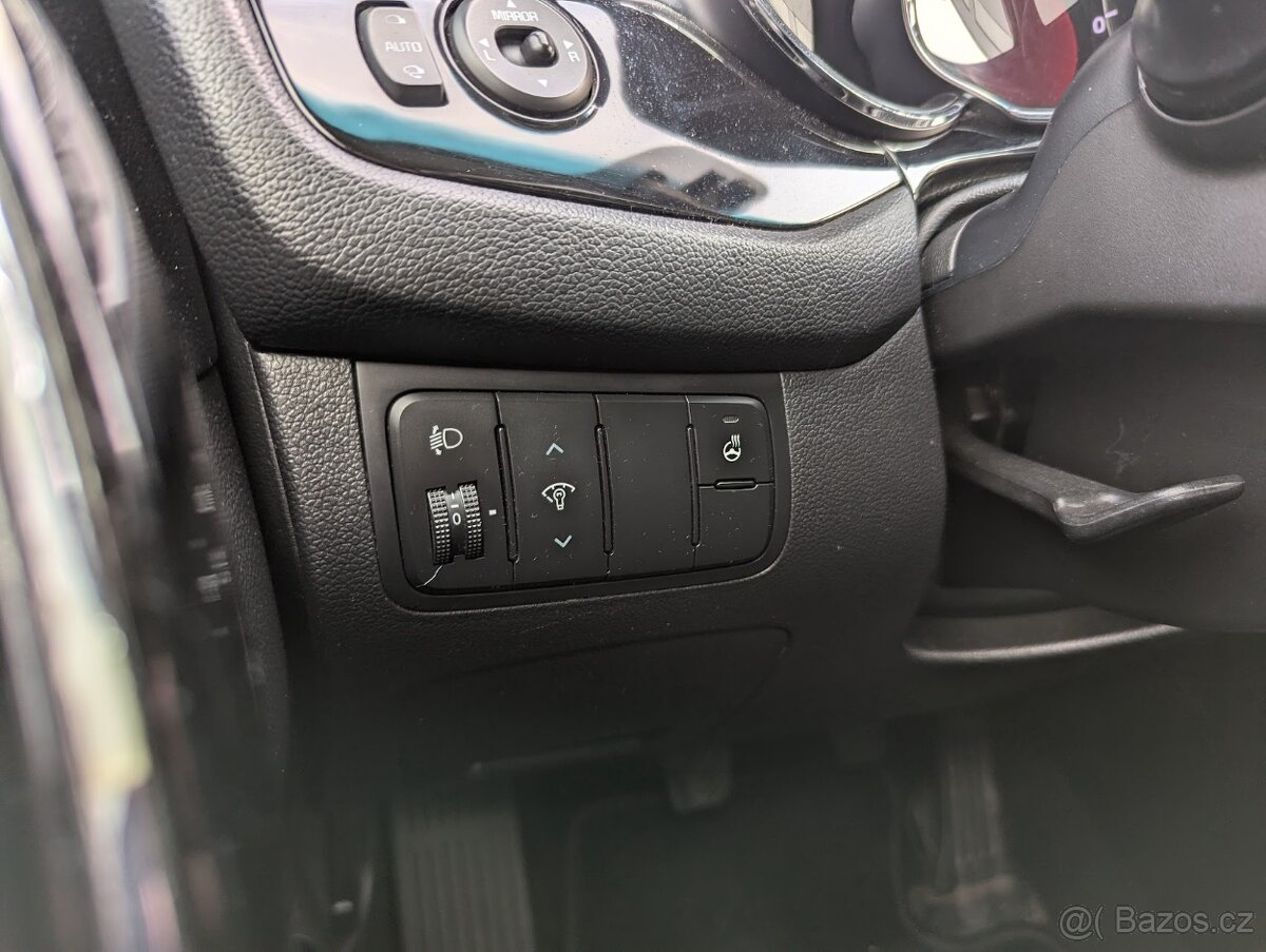 Kia Ceed kombi 1.6 GDI 99 kW Exclusive - 16