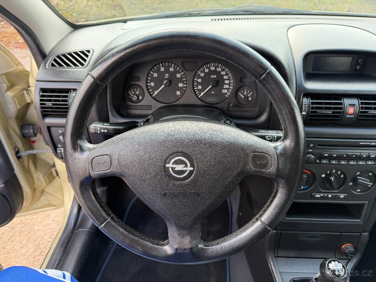Opel Astra 1.4i - 16