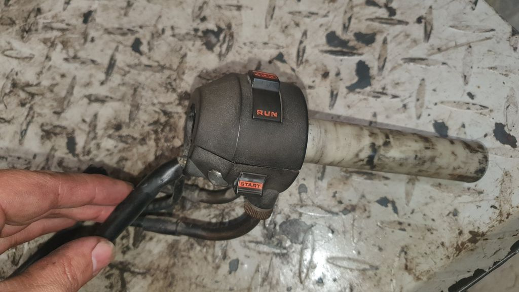 Náhradní díly z HONDA VF750F Interceptor - 16