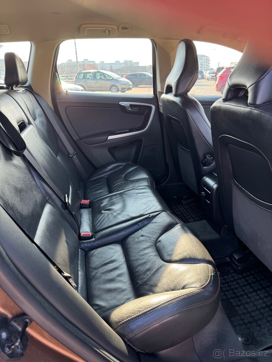 VOLVO XC 60 r. 2009 - 16