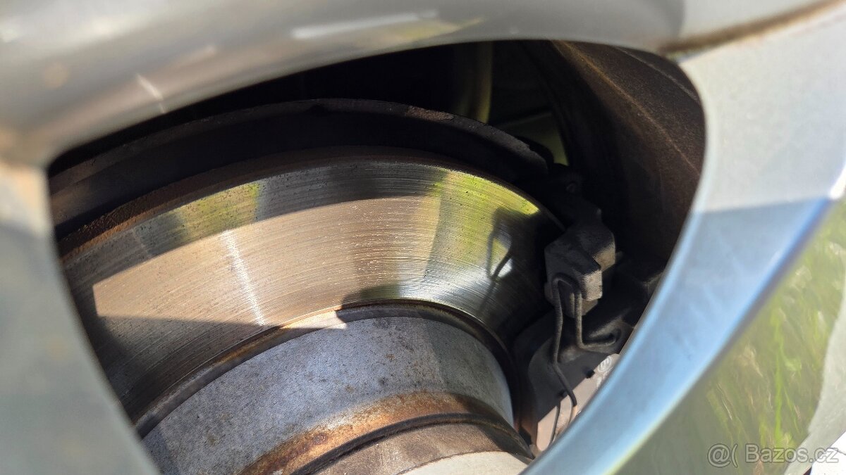 Superb 2.0Tdi 110kw - 16