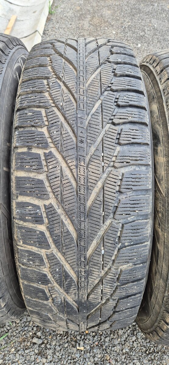 Plechové kola Toyota FJ Cruiser zimní 265/70r17 Nokian TPMS - 16