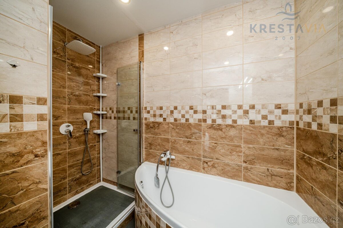 Nadstandartní byt 3+1, 78m2, s 2 wc, sprchovým koutem i vano - 16