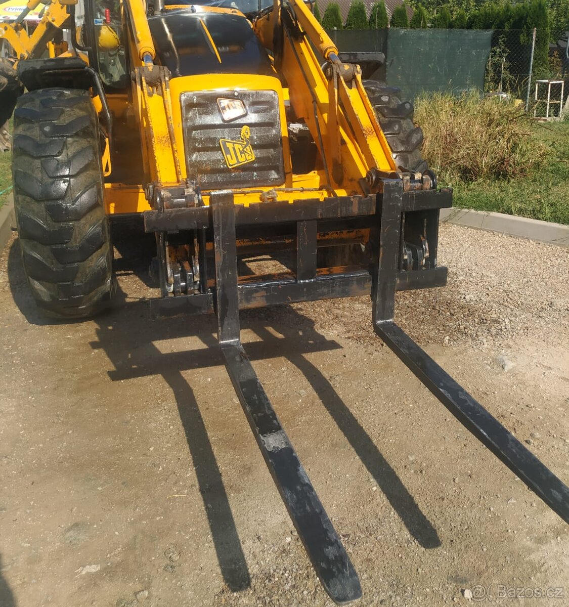 použivane vidly a rychloupinac pre traktorbager JCB - 16