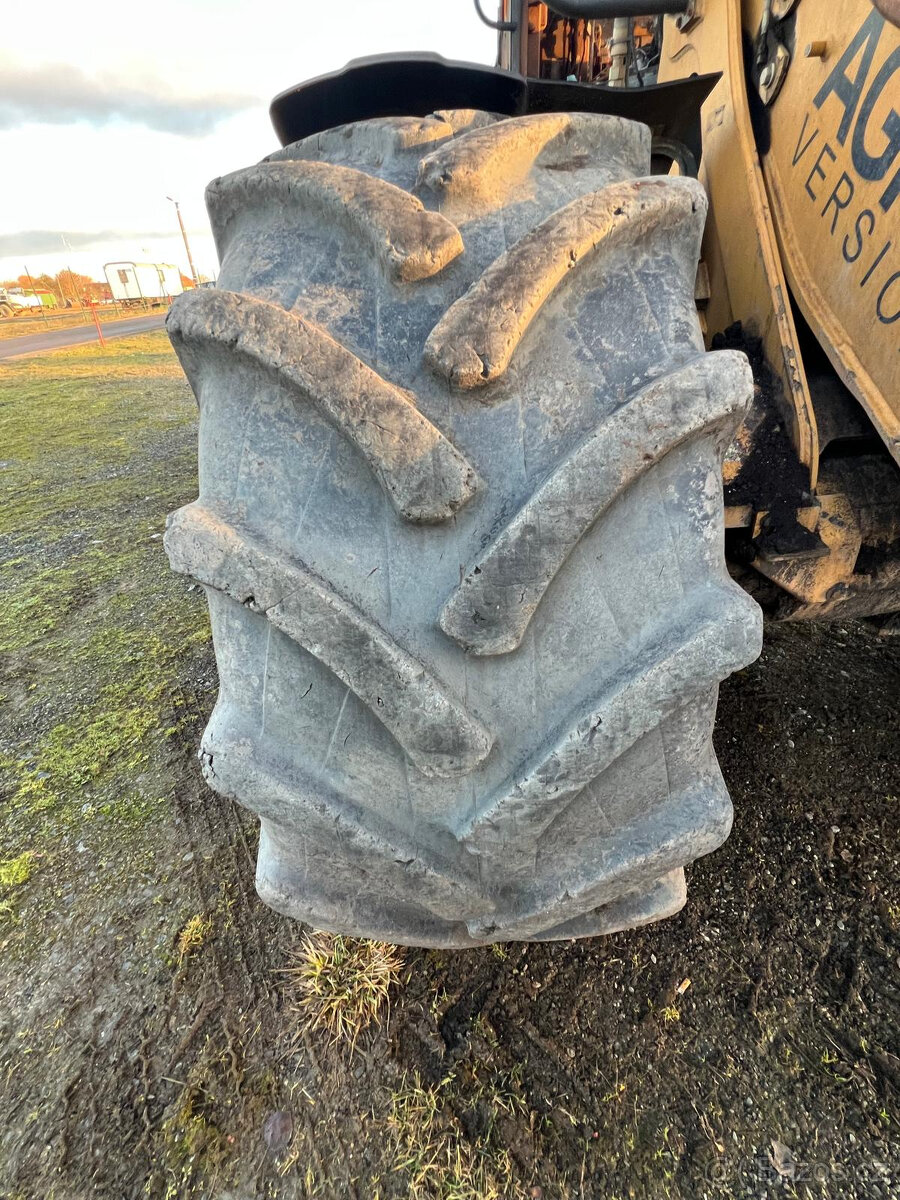 Čelní nakladač CATERPILLAR 930H, ROK 2011 - 16