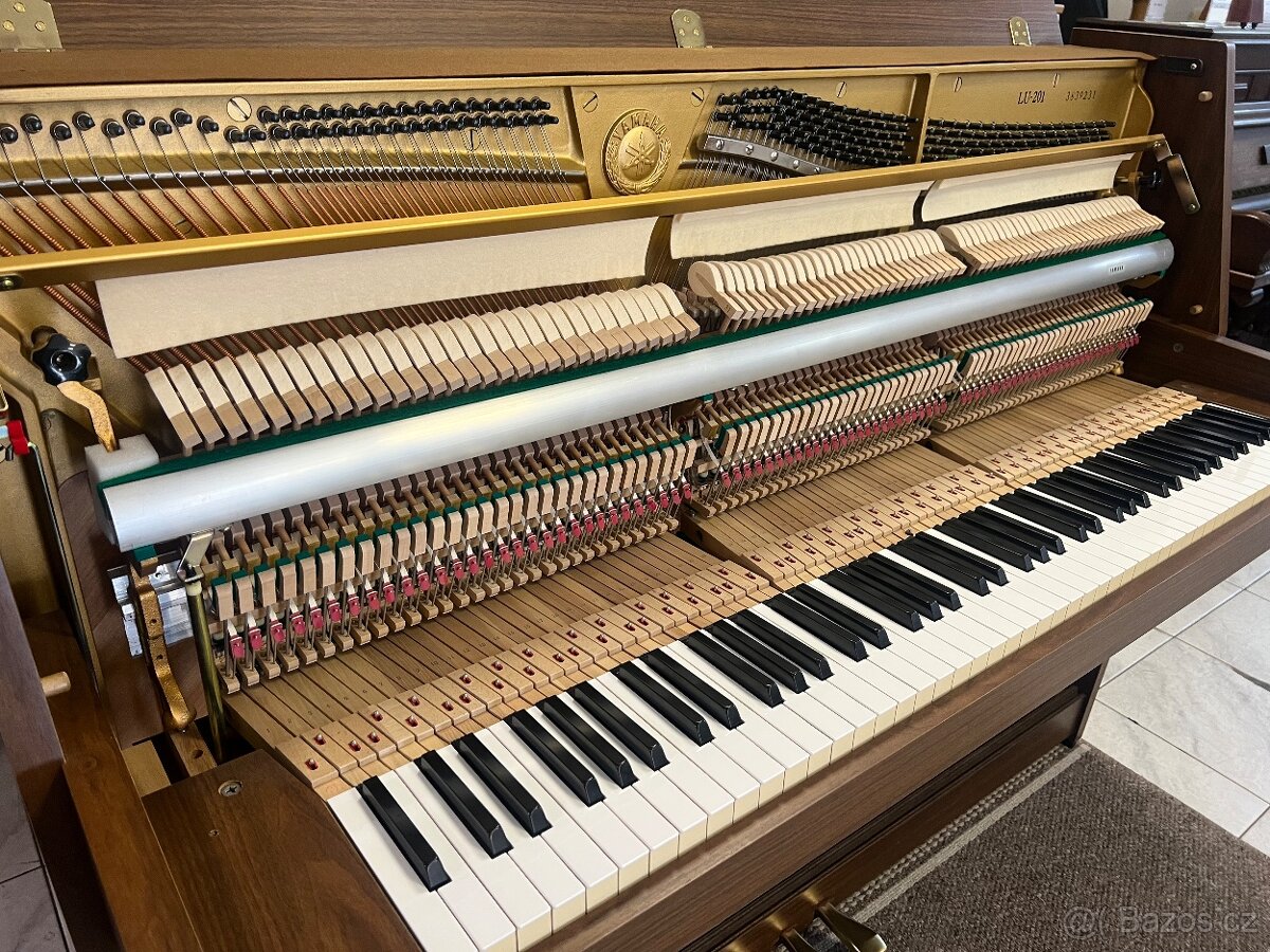 Japonské pianino Yamaha LC-201 se zárukou 5 let. REZERVACE - 16