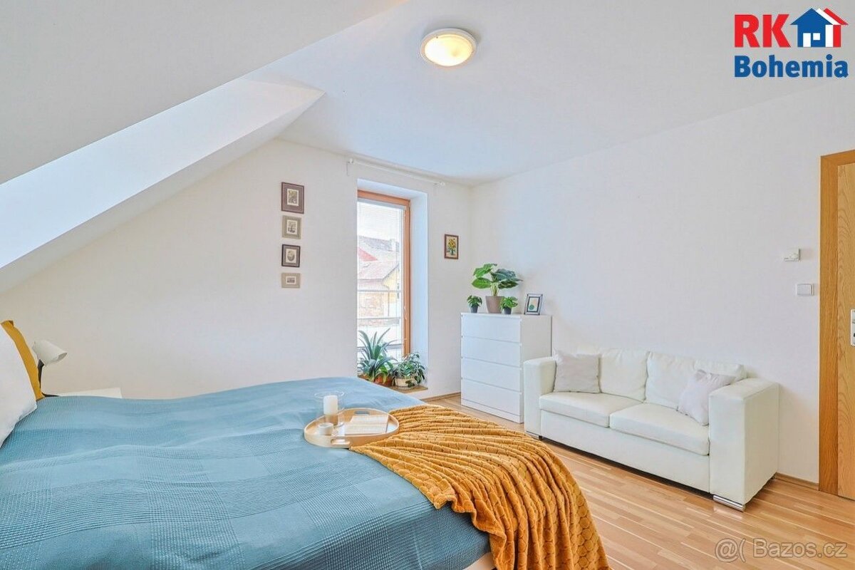 Prodej rodinného domu 5+1 se zahradou u centra města Český B - 16