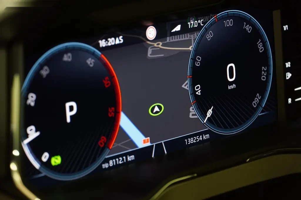 Škoda Superb, 2.0TDI,DSG,L&K,147KW,DPH,ČR,TZ - 16