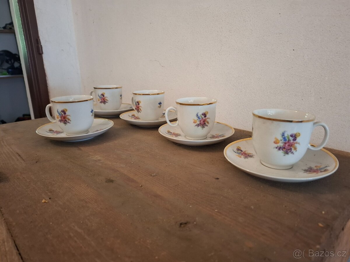 Sklo a porcelán - 16