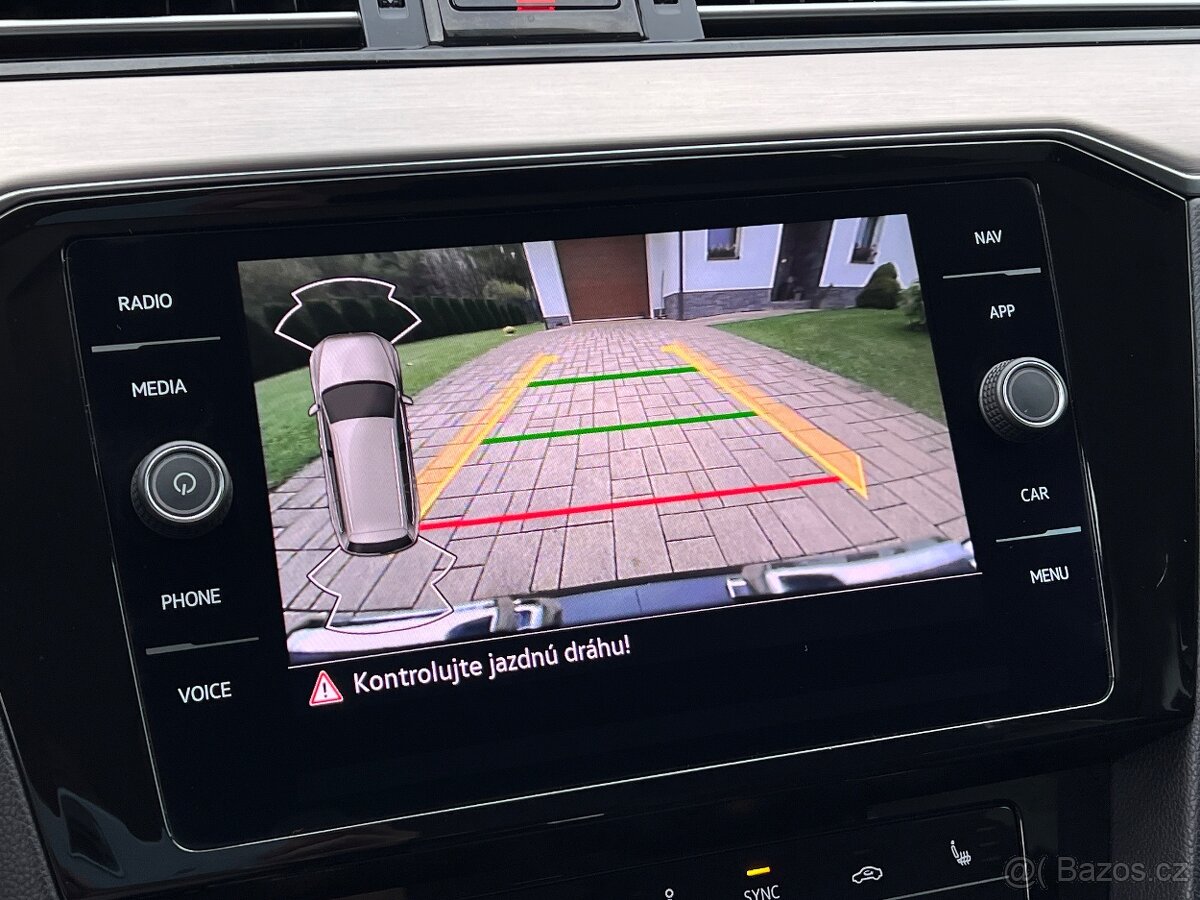 ✅ VW Passat R-Line 2.0TDI 110kw DSG7 IQ Lights Ťažné Servis - 16