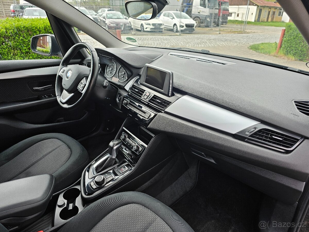 BMW 220D 140kW 2017 ACTIVE TOURER,VÝHŘEVY,SENZORY,TEMPOMAT - 16
