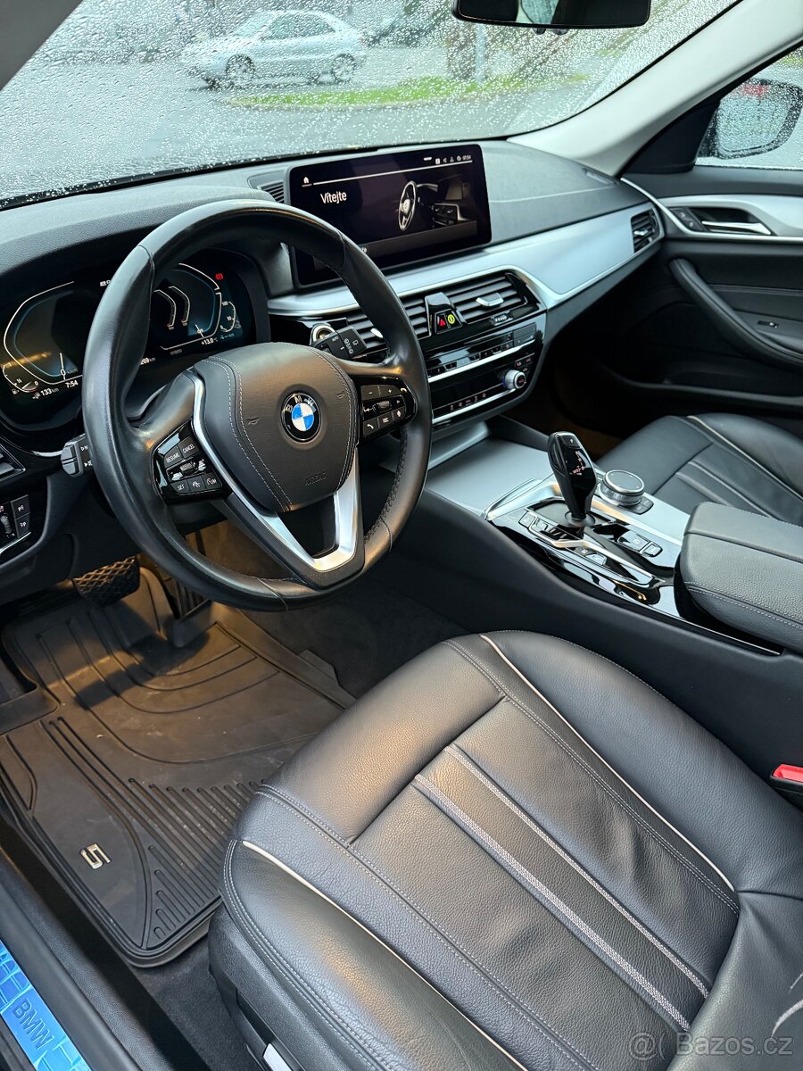 BMW 530e. 215 kW . 140000 km. - 16