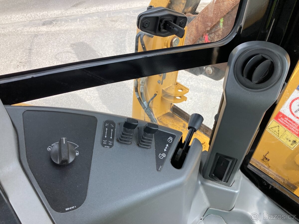 CAT 444 Traktorbáger / Rýpadlo 2021 - 16