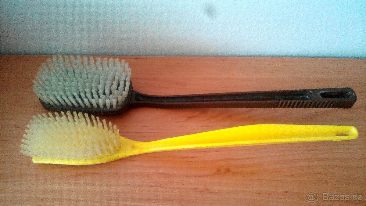 Retro zrcátko, kartáče, hřebínky, natáčky, cest. hyg. taška - 16