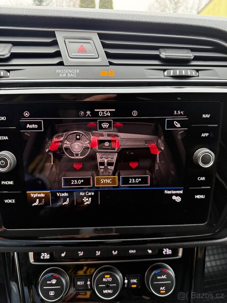 VW TOURAN 2,0TDi 110kW HIGHLINE TAŽNÉ ACC Vyhř.OKNO ČR - 16