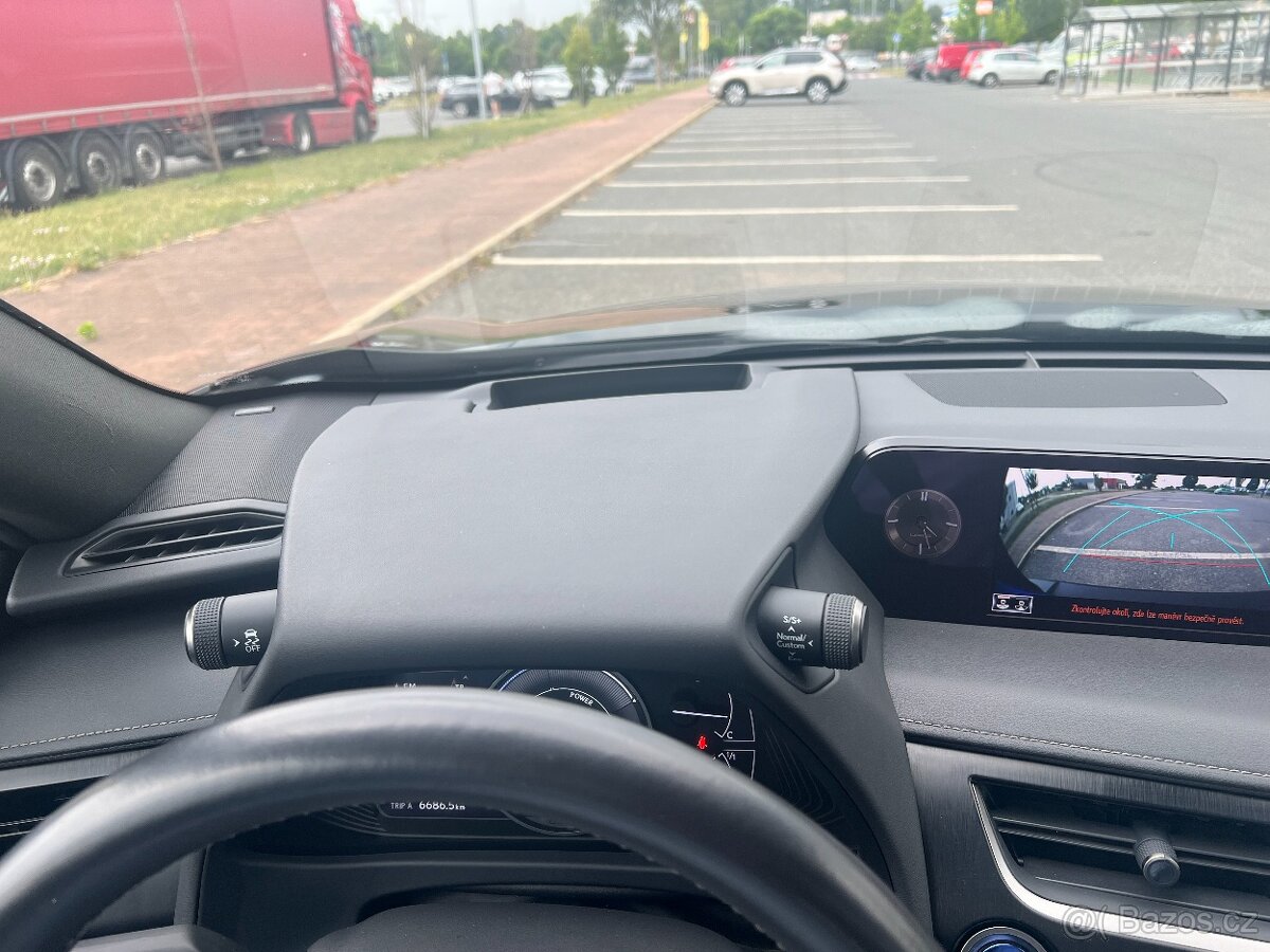 Lexus UX 250h 12/2019, 58 000 km - 16