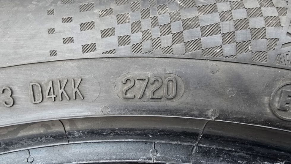 Zimní pneu 255/40/20 Continental - 16