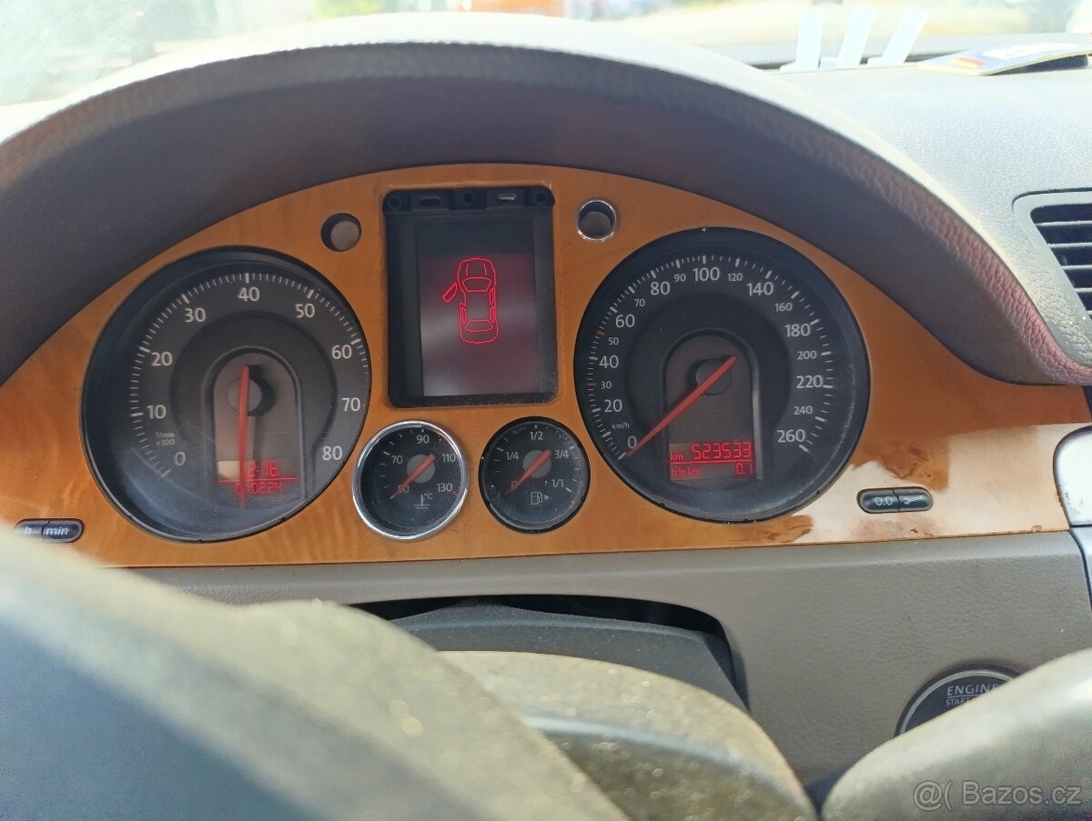 VW Passat B6 stříbrná a černá 3.2 V6 184kw náhradní díly - 16