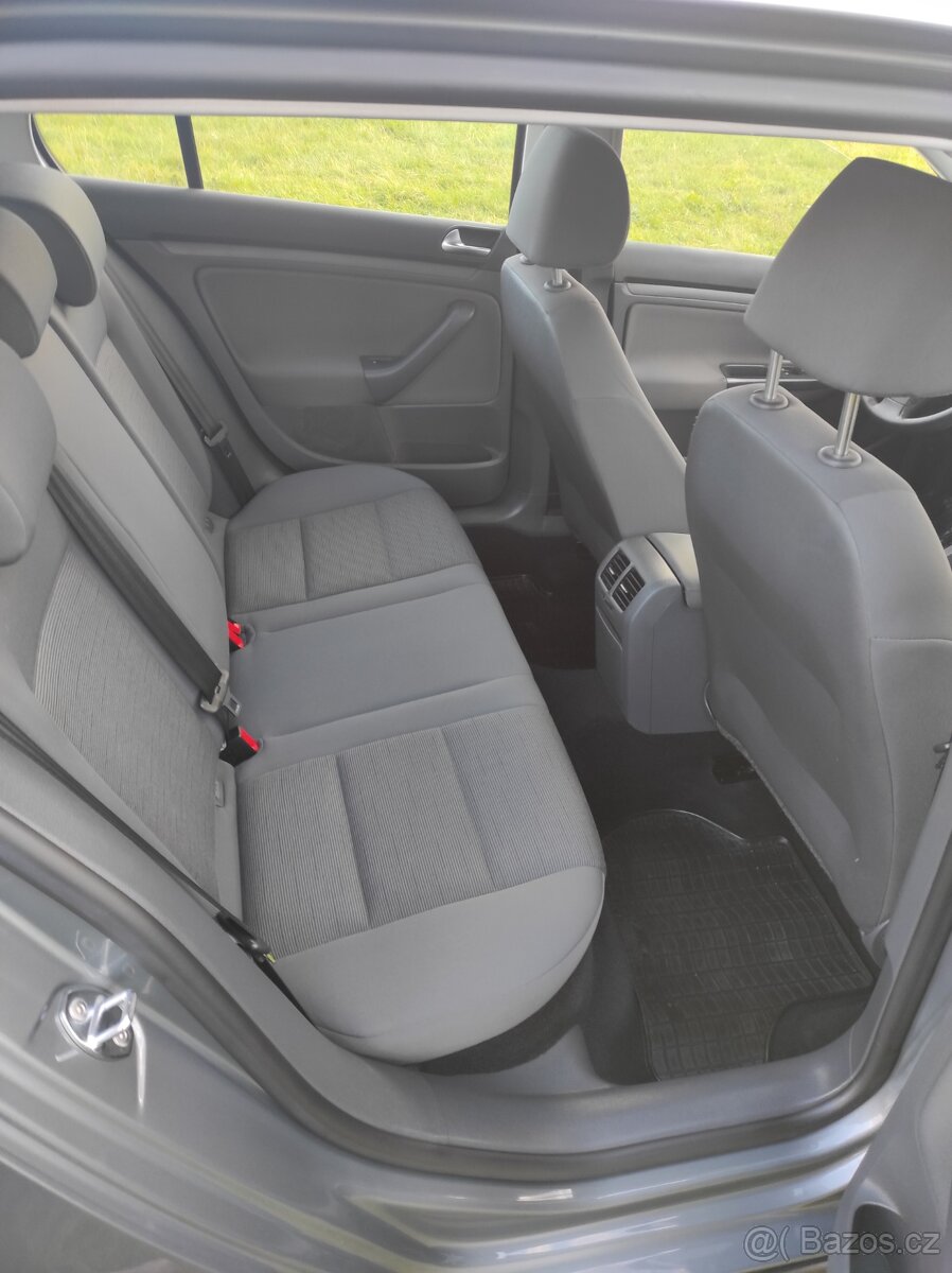 VW Golf V 1,9 TDi, 2008, nová STK, tažné - 16