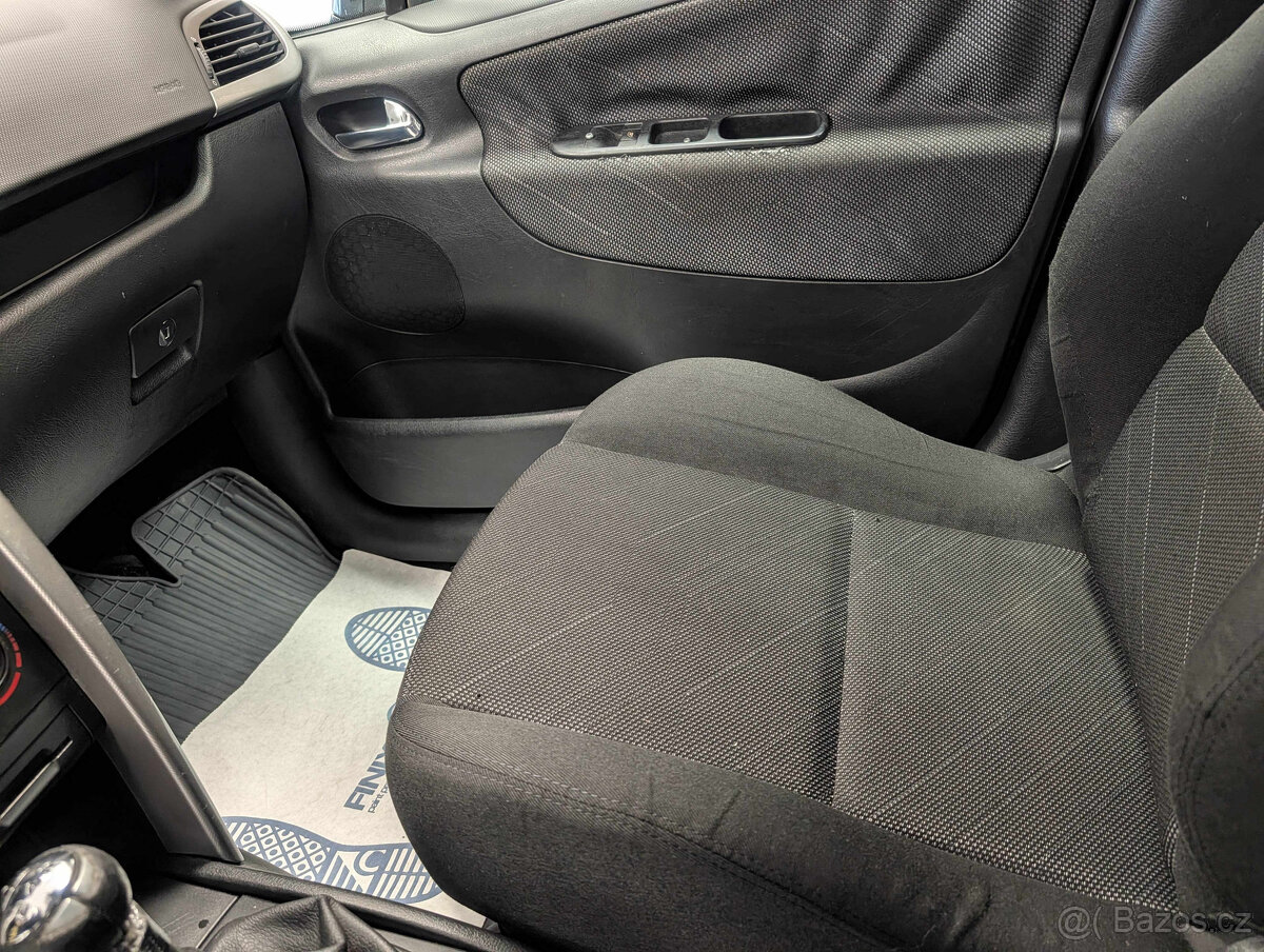 Peugeot 207 1,4 i - 16