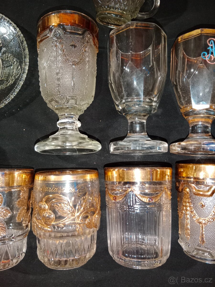 Grogovky 29 ks + 2 ks talířků - zlaté lemování - 16