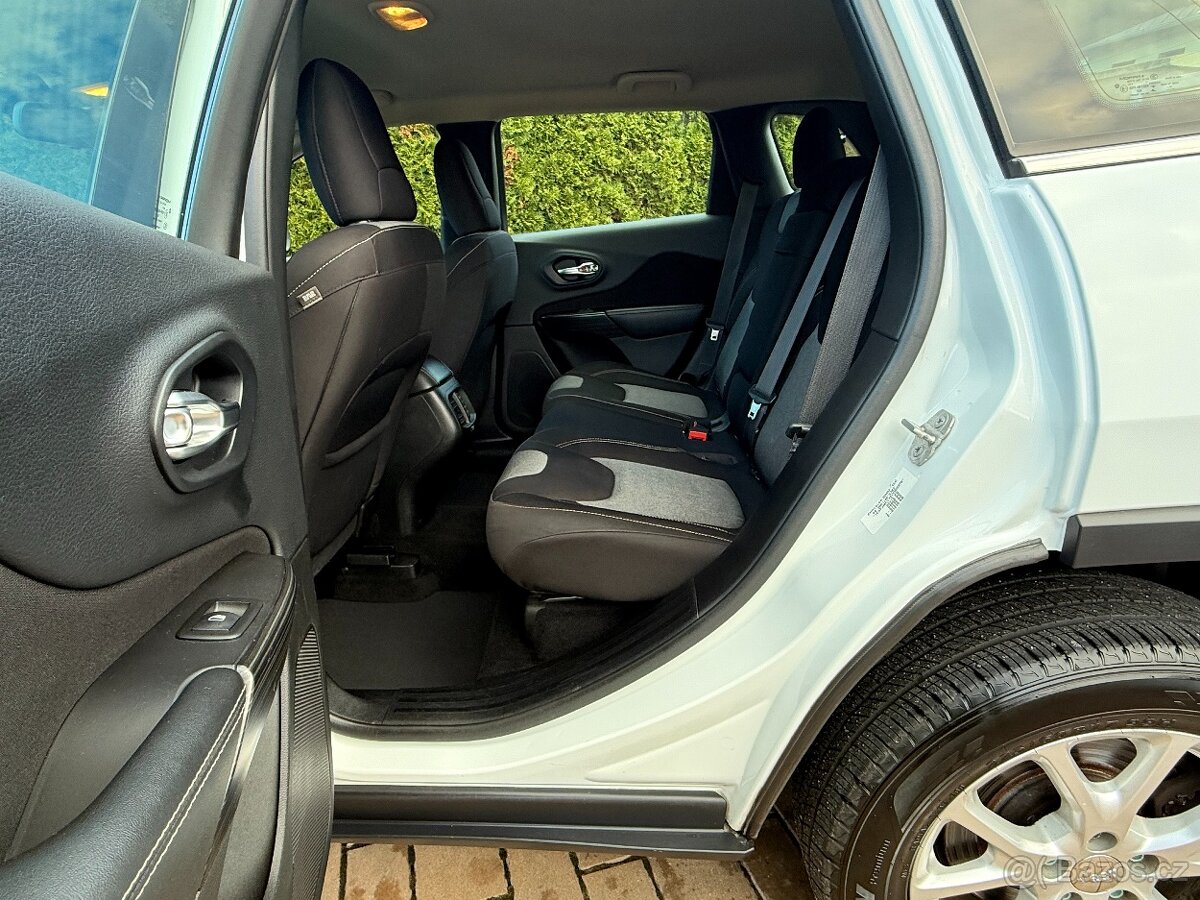 JEEP CHEROKEE 2.0D M-Jet2 125kW AT9°4x4 /133.423km-1.Maj./ - 16