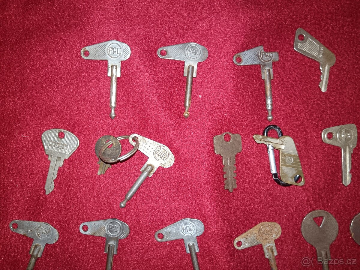 Sbírka 72 X klíčků Tatra škoda Jawa ČZ pérák scintilla
- 16