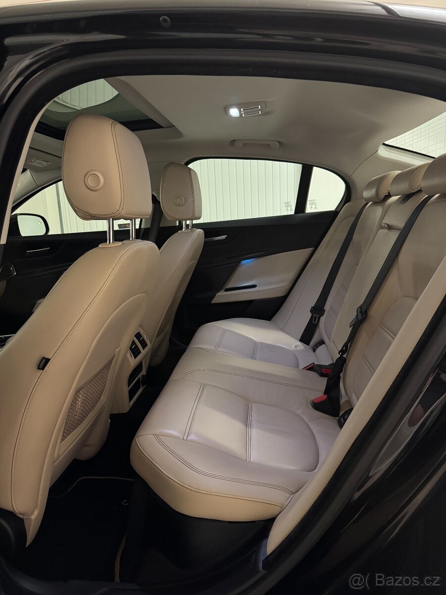 Jaguar XE 2.0D R - 16