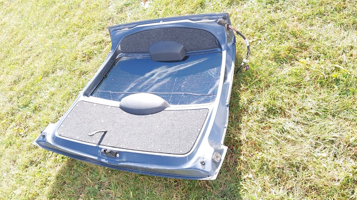 ŠKODA ROOMSTER– DVEŘE KUFRU ŠEDÉ - 16