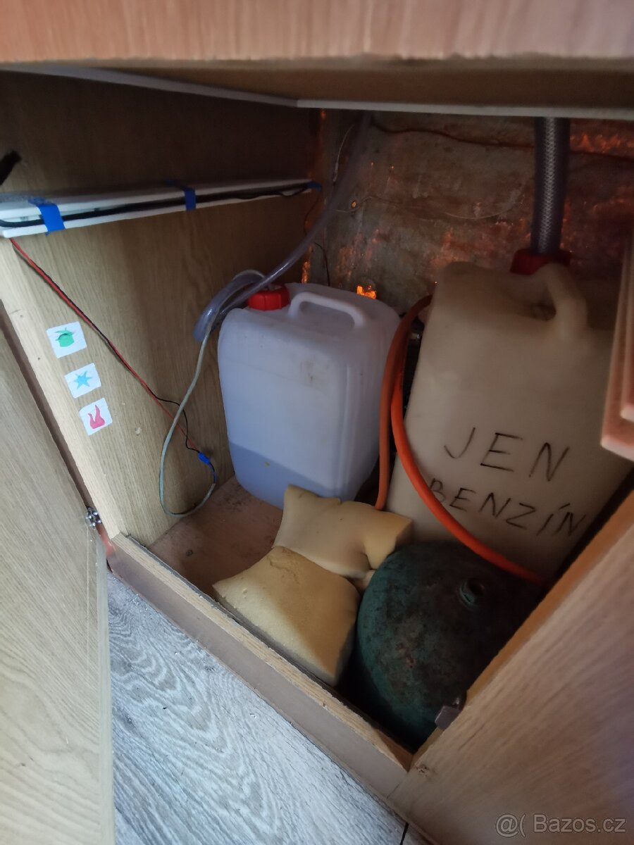 Polsky karavan N126, Polak N126, Lednice, Naftové topeni - 16