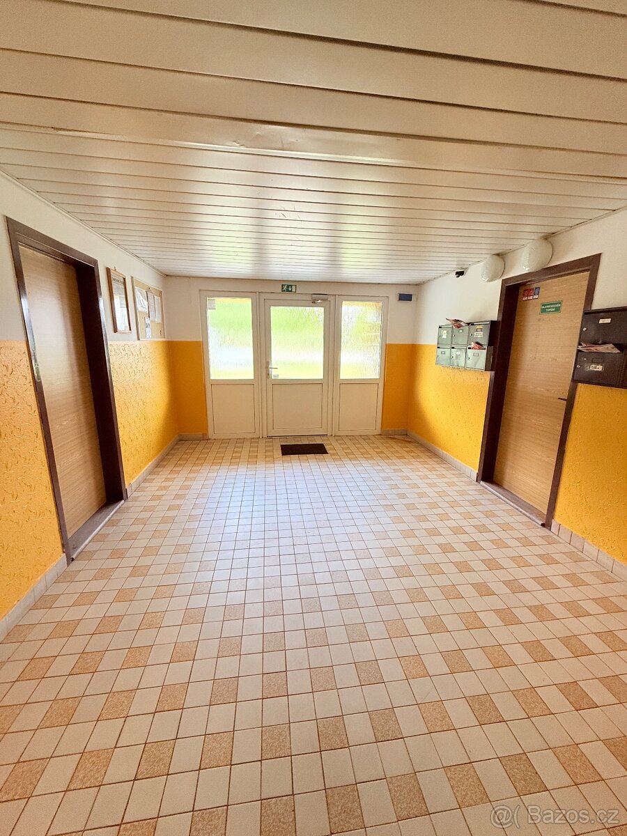 Prostorný a světlý byt 3+1 s balkonem v klidné části Volar - 16