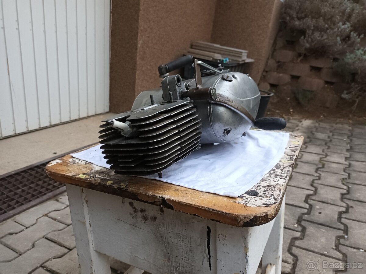Jawa Pionýr motor - 16