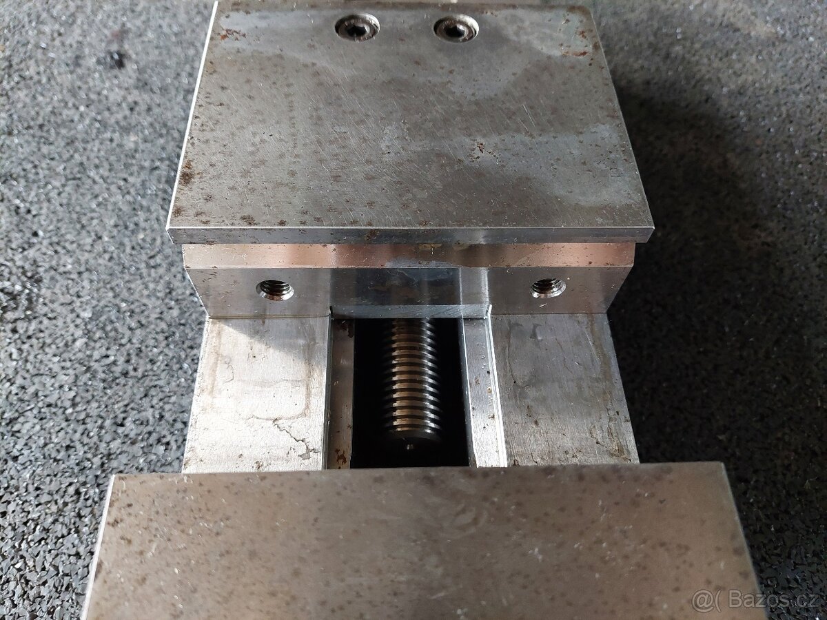 Strojní svěrák přesný - 16