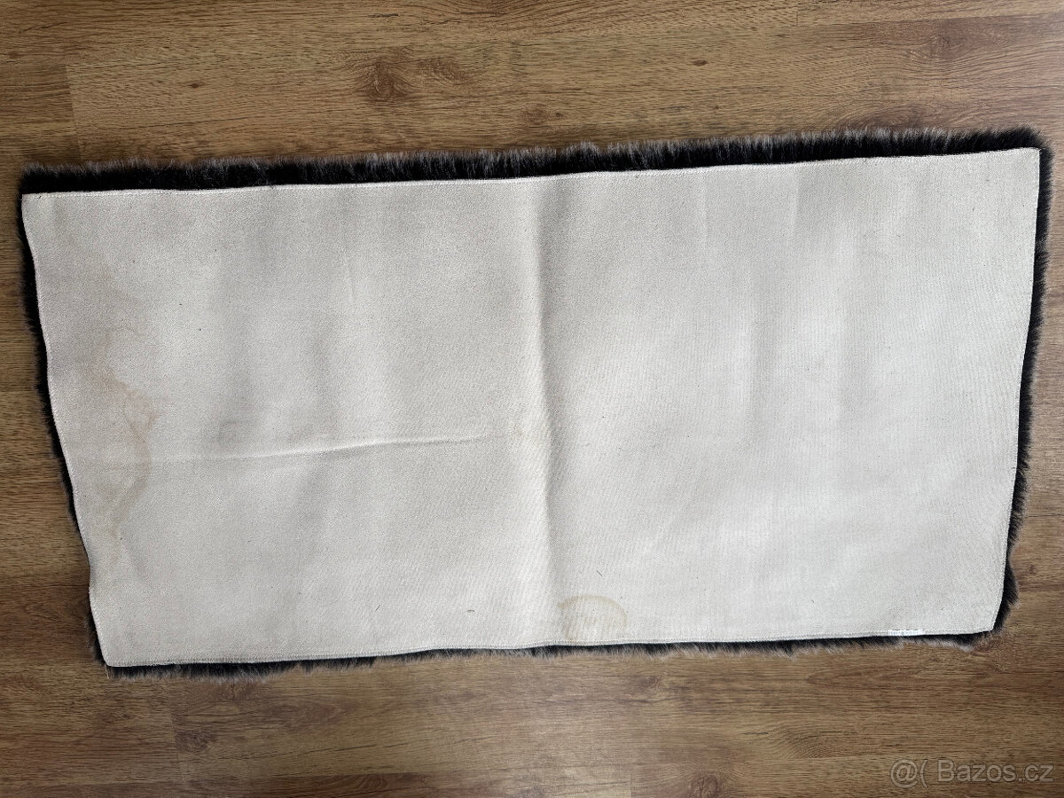 Dva kožešinové koberce 166x236cm a 61x120cm - 16