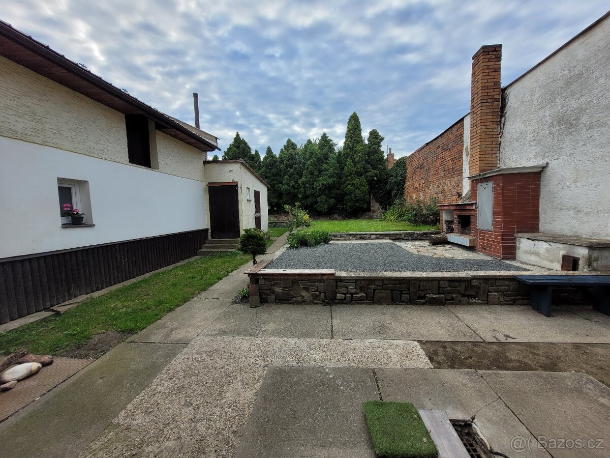 PRODÁM 2x bytová jednotka, 1x garáž + stavební pozemek - 16