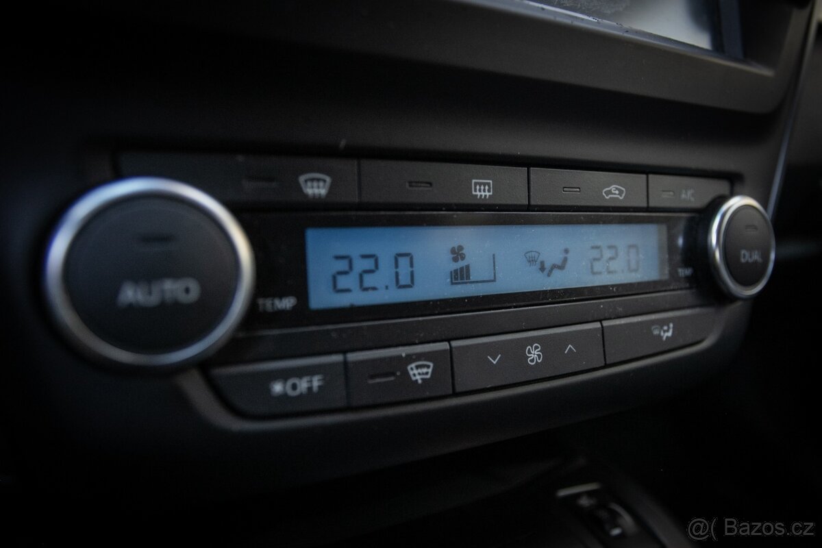 Toyota Avensis Combi 2.0 105kW - 16