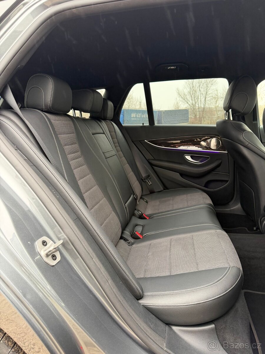 Mercedes Benz E300de T Saloon - 16