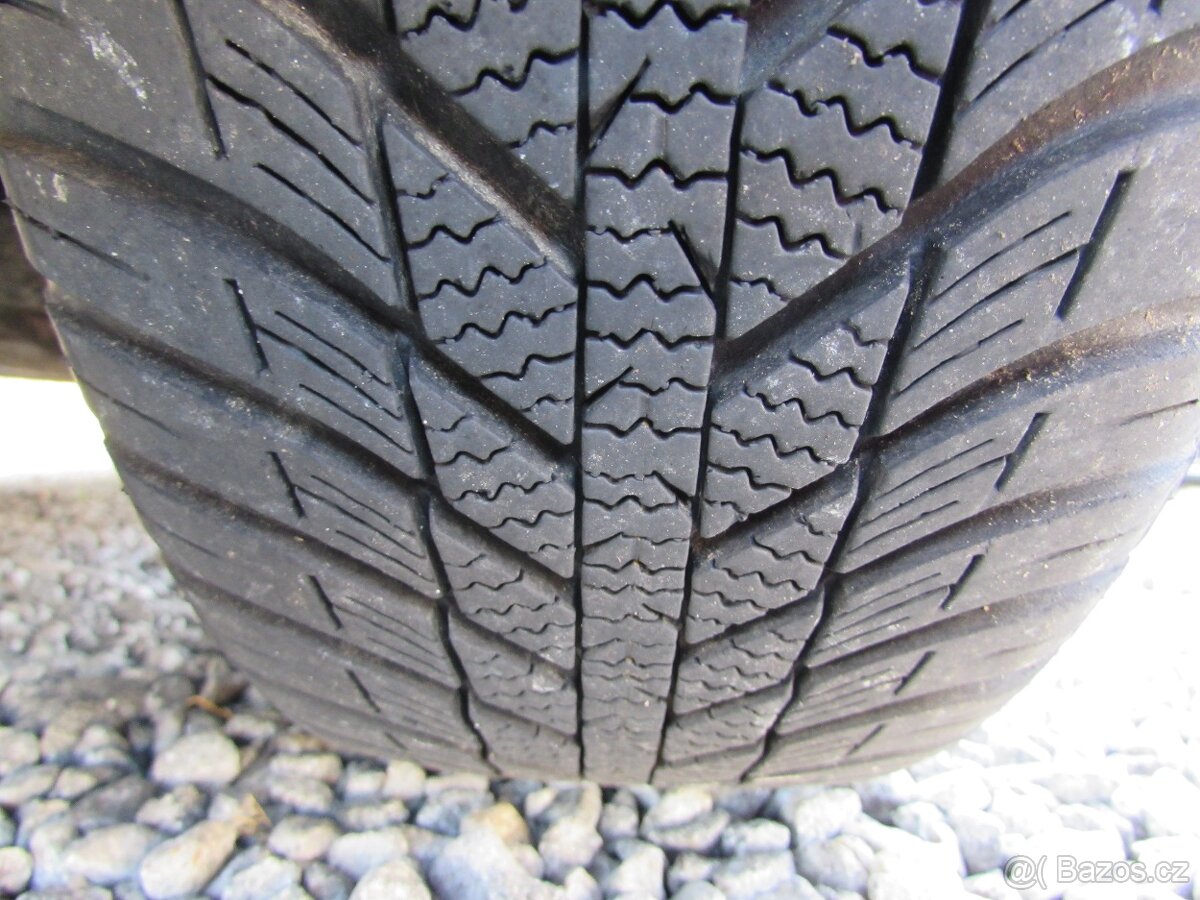 Hyundai i10 1.1i 51kW, nová STK, serviska, klima - 16