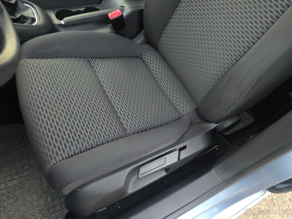 Volkswagen Golf, TDI 66KW,PĚKNÝ,SERVISKA,1MAJ57 - 16