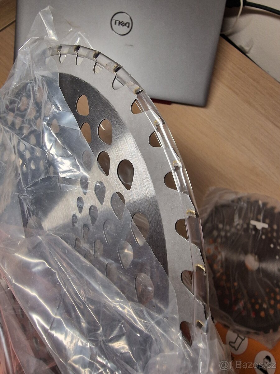 Aku křovinořez - 16