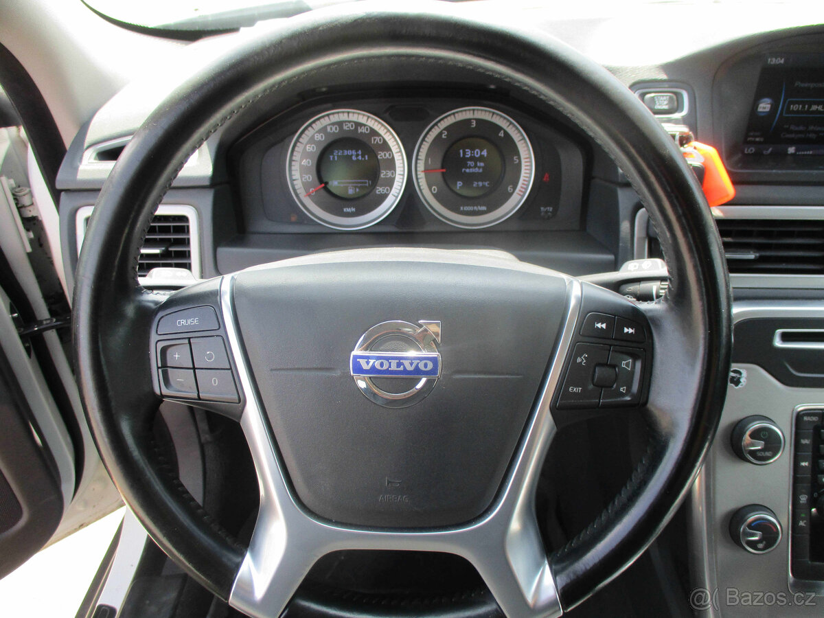 VOLVO XC70 2,4D 120KW CROSSCOUNTRY AWD GPS XENON 2013 - 16