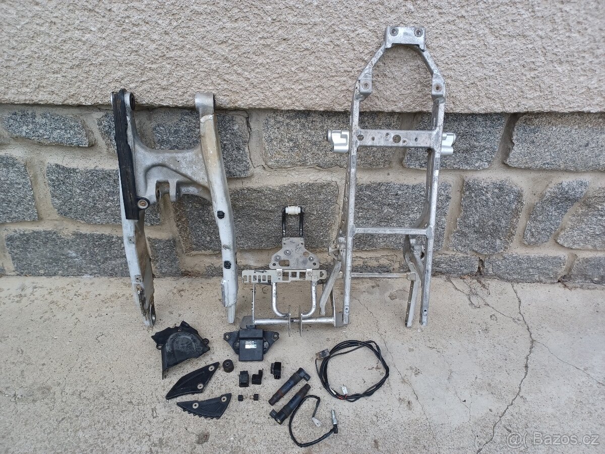 KTM LC8 950 - MOTOR NA DÍLY - 16