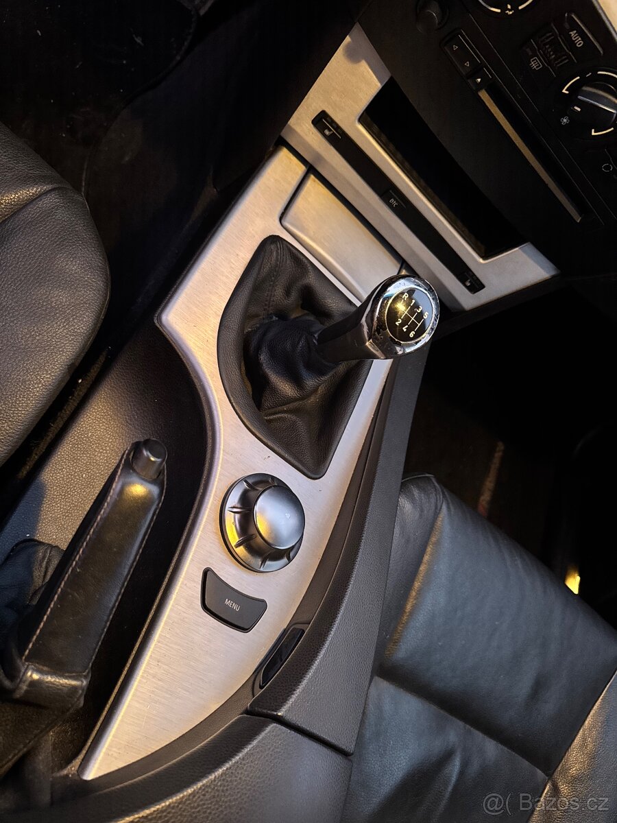 BMW E61 525i N52B25 Saphireschwarz / nahradni dily - 16