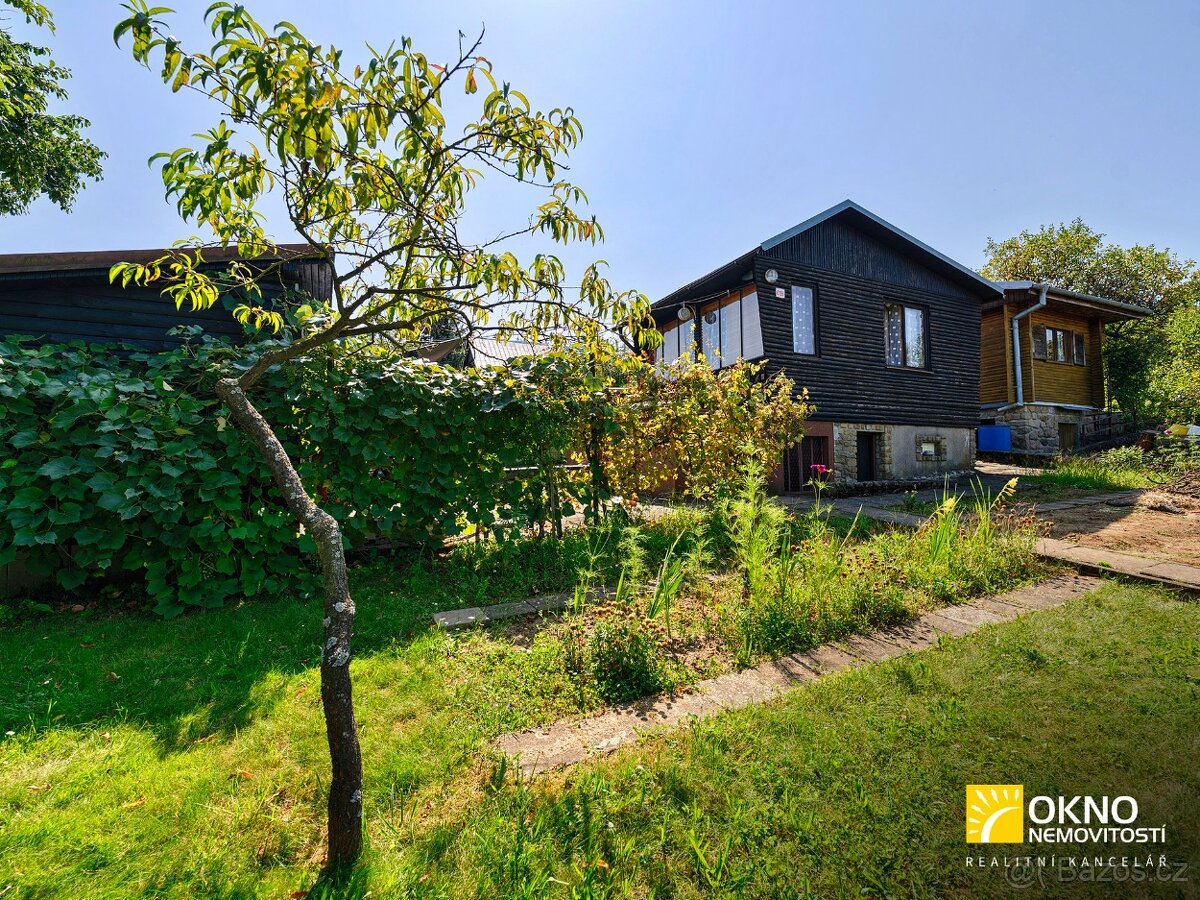 Zahrada s chatkou a výhledem do okolí - 16