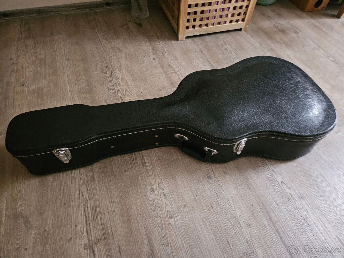 FURCH D-33 SR, na který hraje i Leicht z COPu - 16