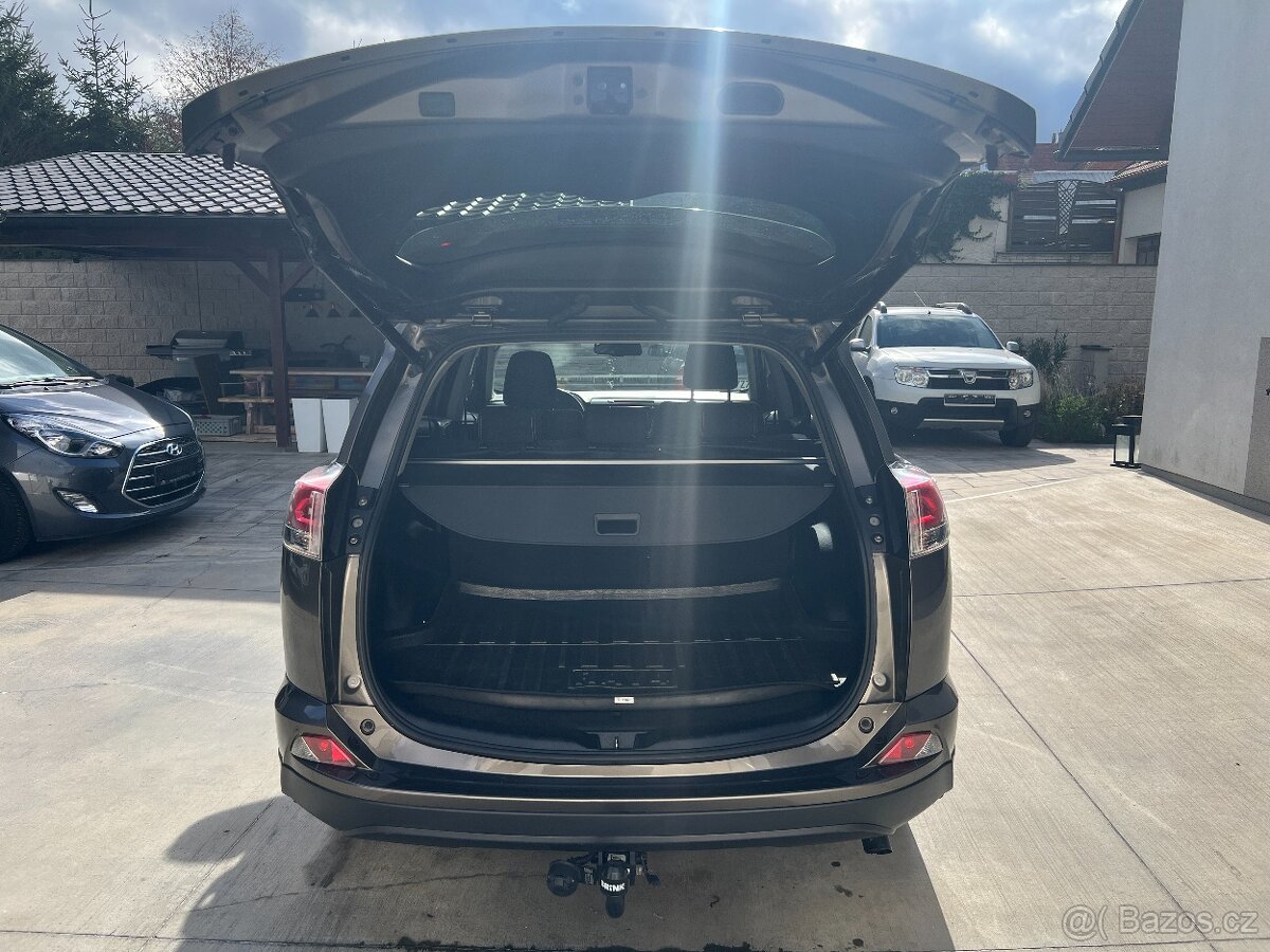 TOYOTA RAV4 2.0D D4D 105 KW,1.MAJ.MANUÁL,TAŽNÉ,NAVI,KAMERA - 16